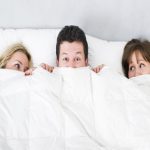 Трима в леглото